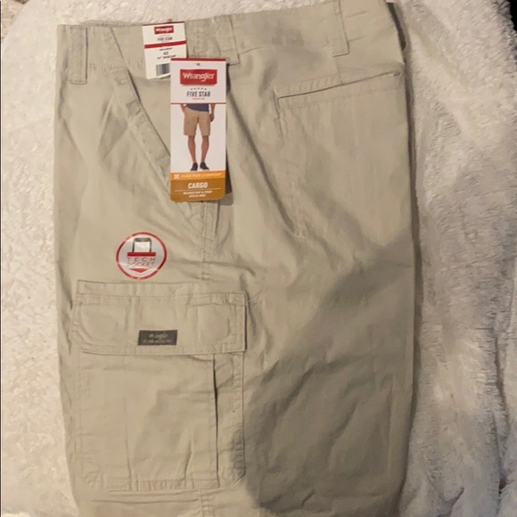 Wrangler Men’s Cargo shorts - Picture 1 of 4